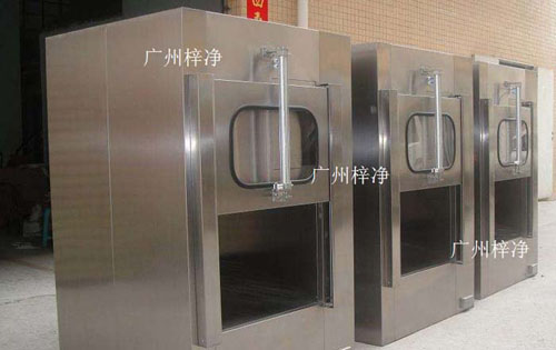 傳遞窗廣泛應用于微細科技、生物實驗室、制藥廠、醫院、食品加工業、LCD、電子廠等等一切需要空氣凈化的場所。