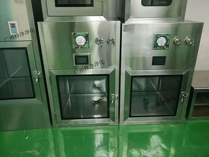 層流傳遞窗適用于需要隔離不同潔凈度級別的房間，如潔凈室與普通房間之間的連接、不同潔凈度級別潔凈室之間的連接等。